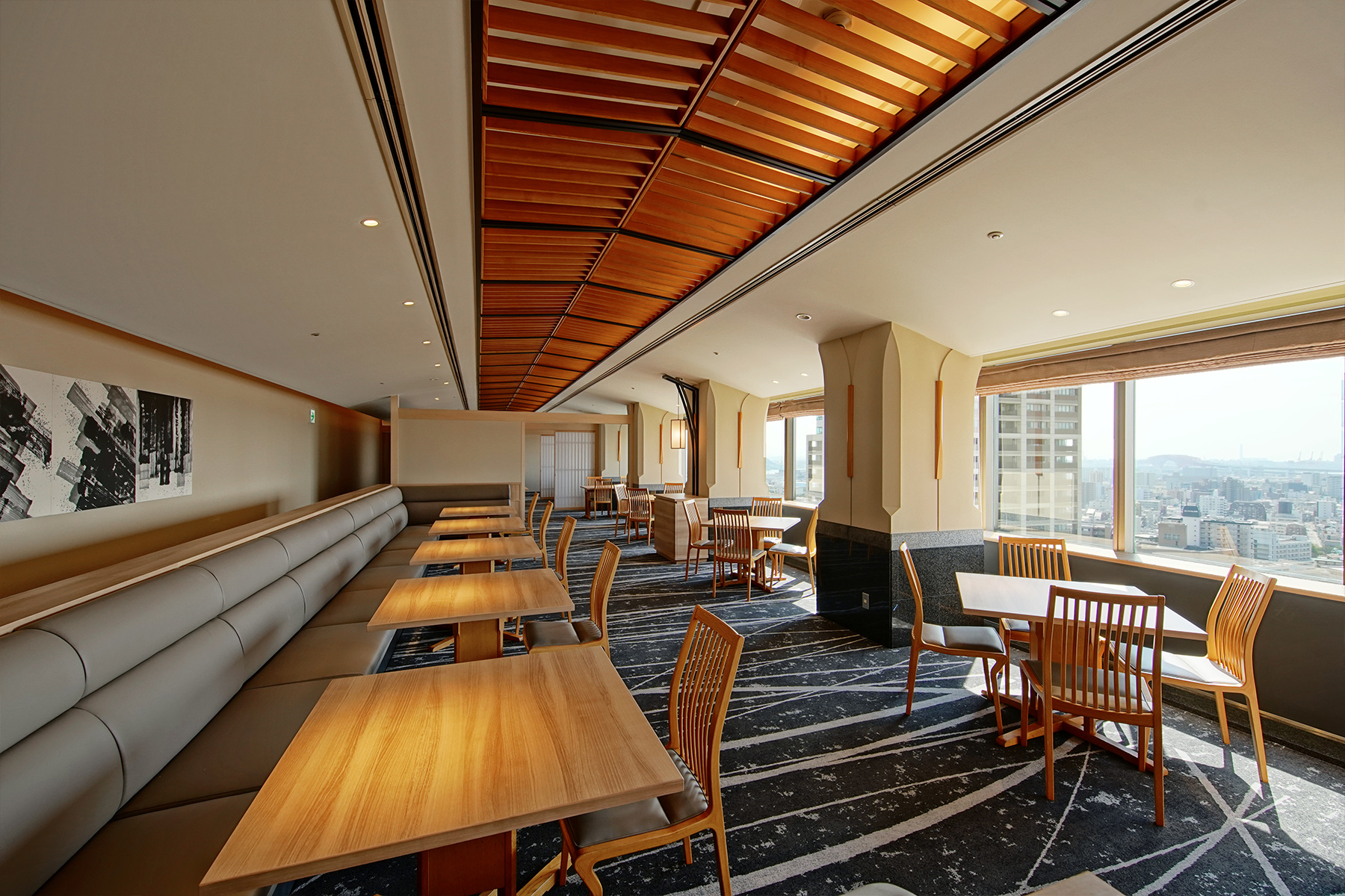 割烹みなとの店内01