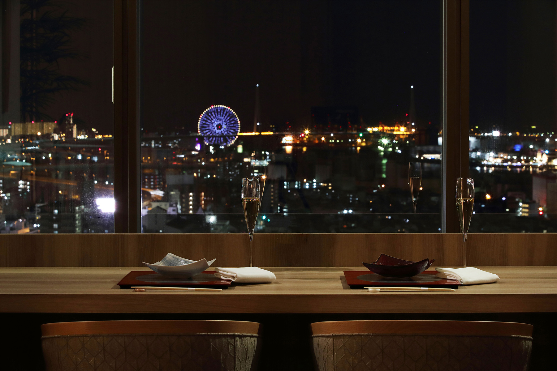 割烹みなとの店内02